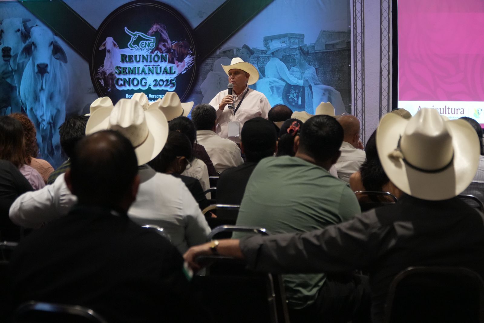 Lee más sobre el artículo Productores pecuarios mexicanos combaten al Gusano Barrenador del Ganado: una batalla que se gana con prevención y cooperación